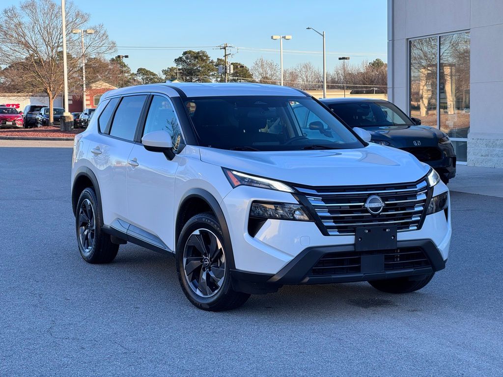 2024 Nissan Rogue SV's photo