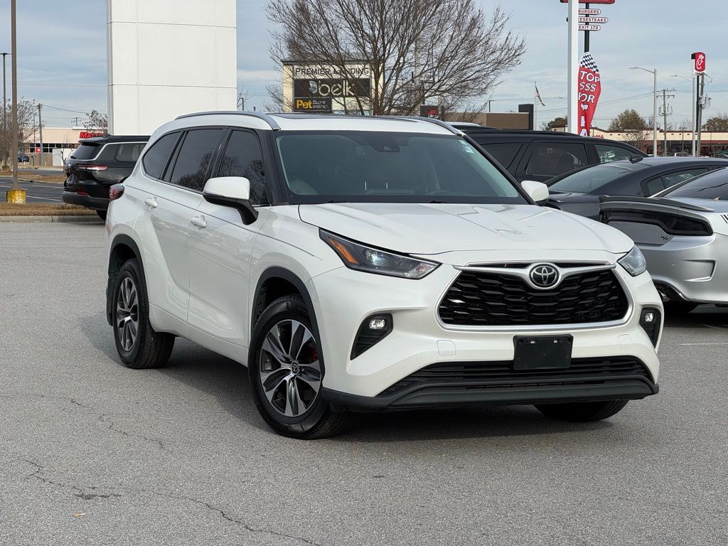 2021 Toyota Highlander XLE's photo