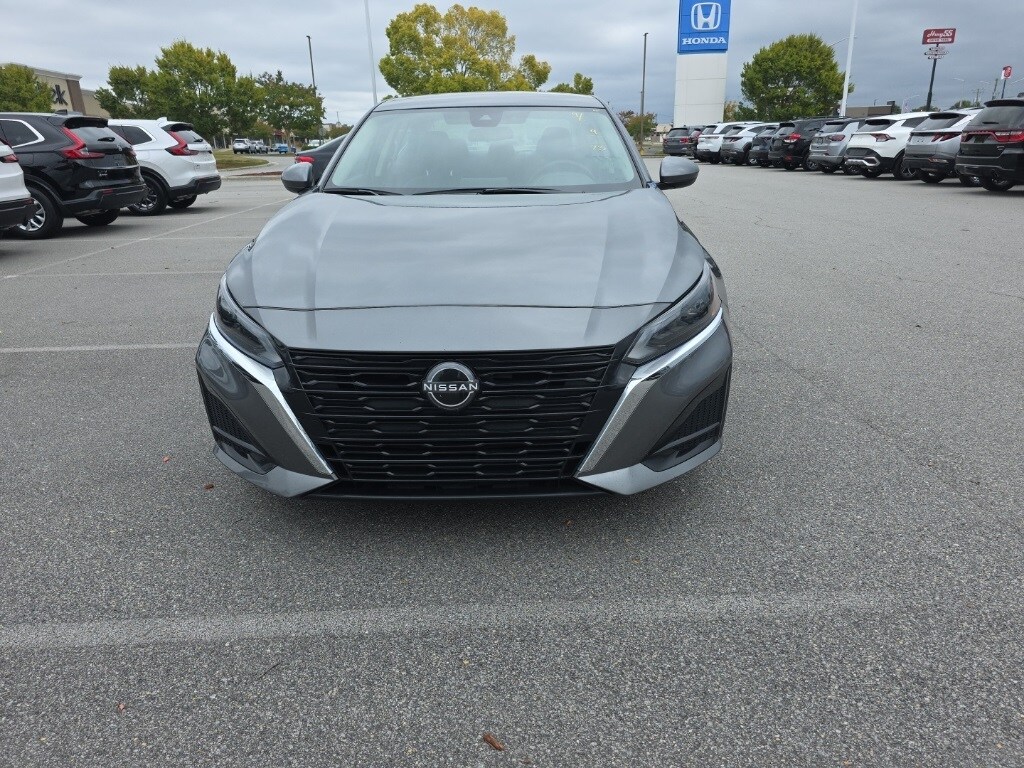 2023 Nissan Altima 2.5 SV photo 2