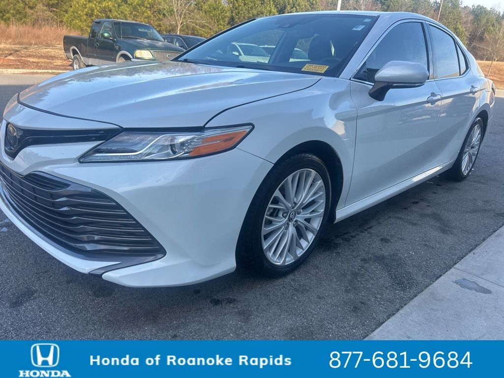 2019 Toyota Camry XLE's photo