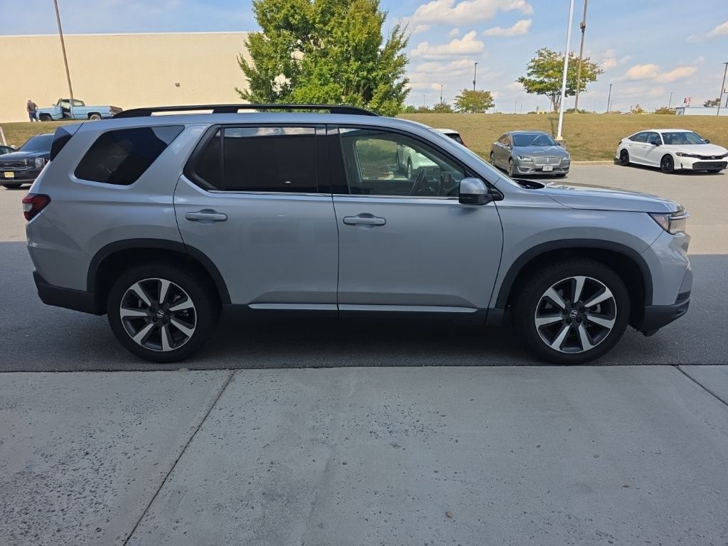 2023 Honda Pilot Touring photo 3