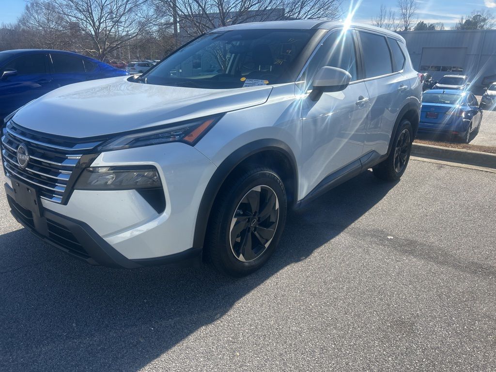 2024 Nissan Rogue SV's photo
