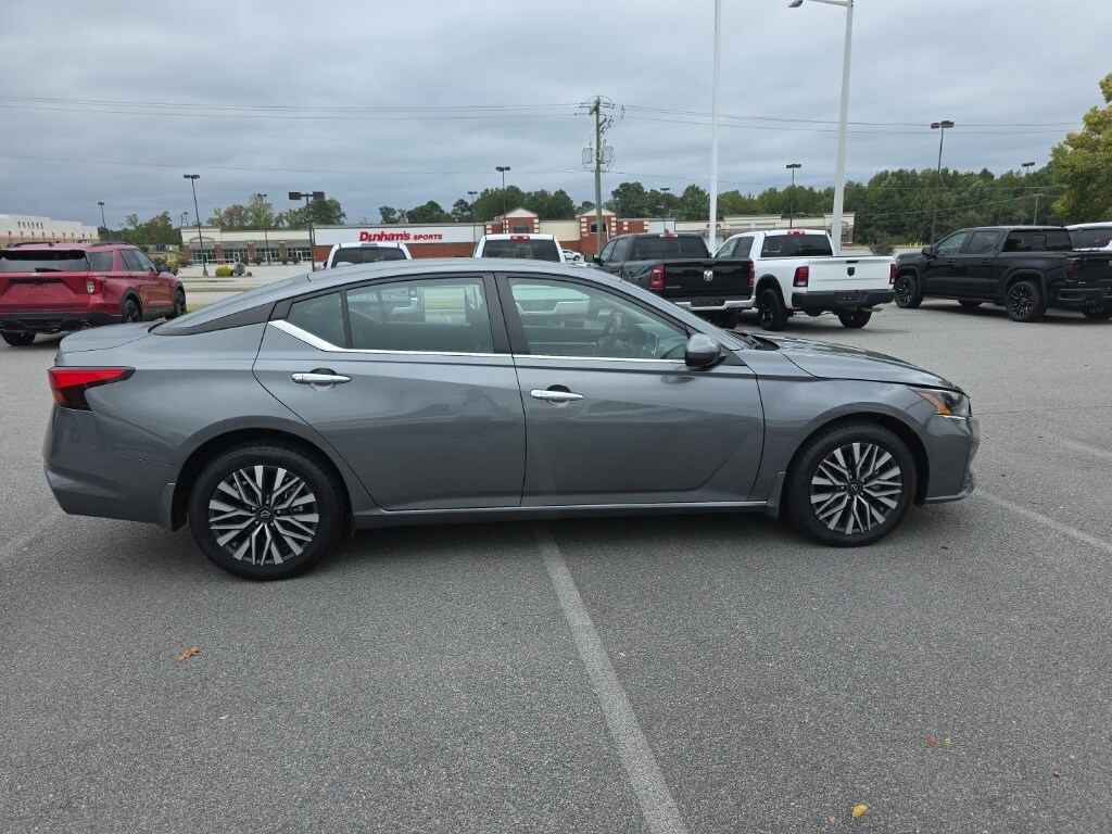 2023 Nissan Altima 2.5 SV photo 3