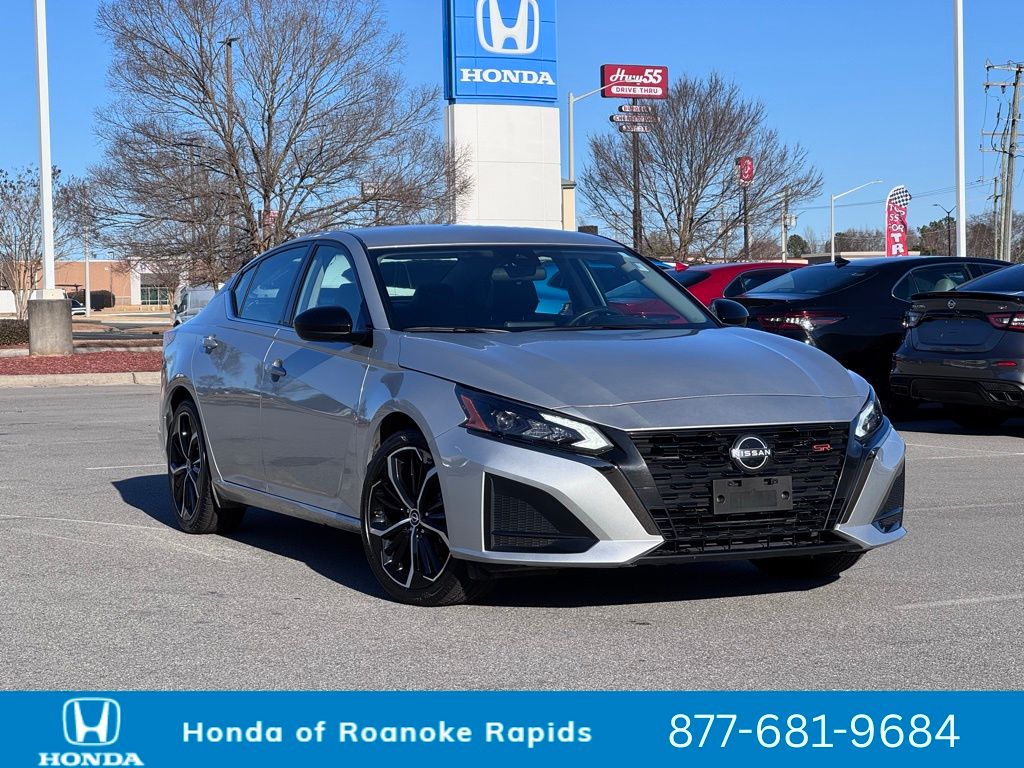 2024 Nissan Altima SR's photo