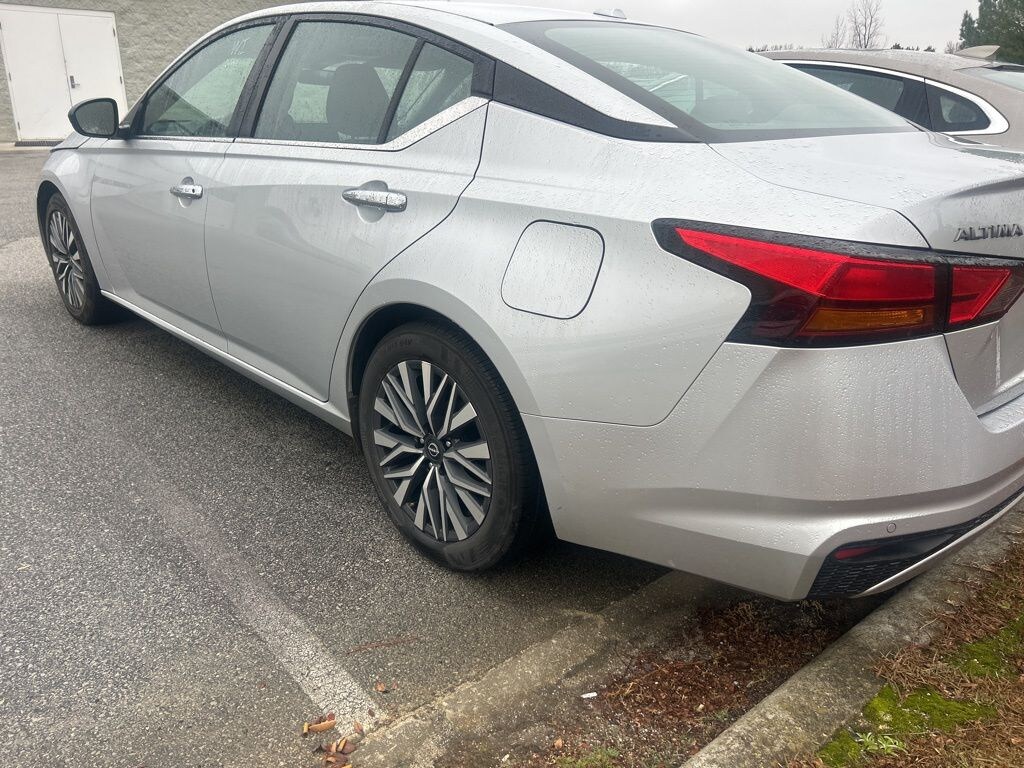 Used 2024 Nissan Altima 2.5 SV Sedan