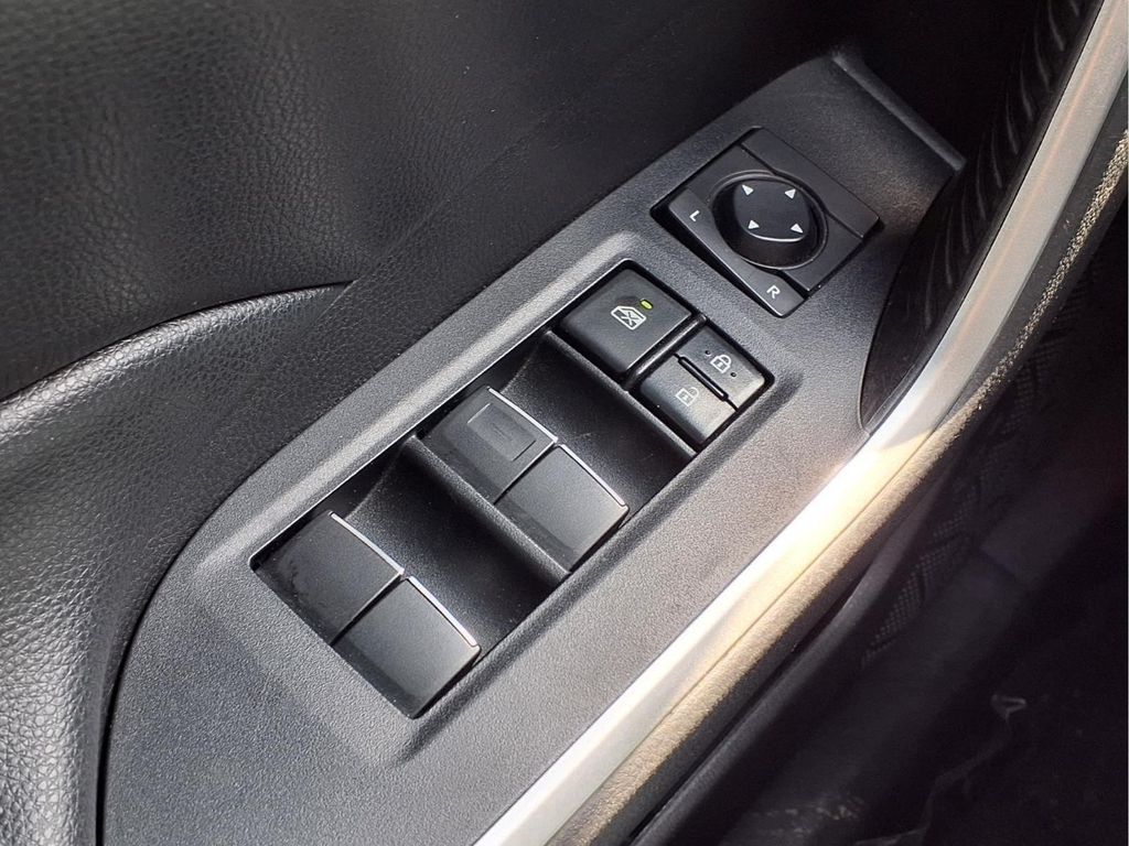 2021 Toyota RAV4 XLE Premium - Photo 18