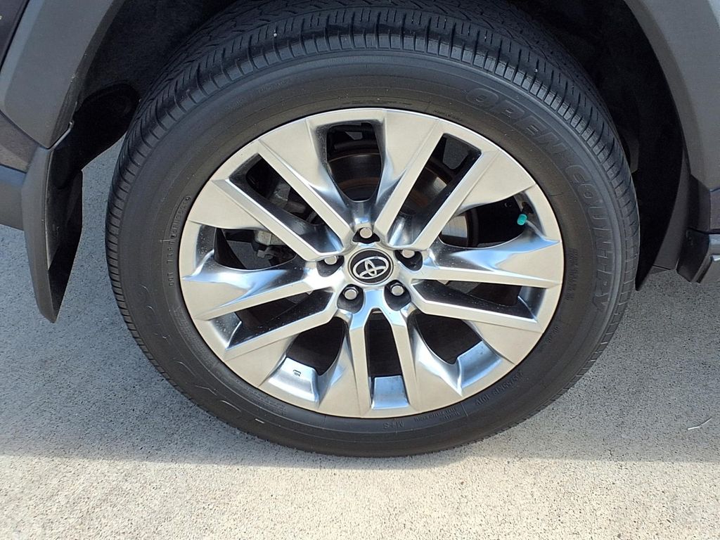 2021 Toyota RAV4 XLE Premium - Photo 9