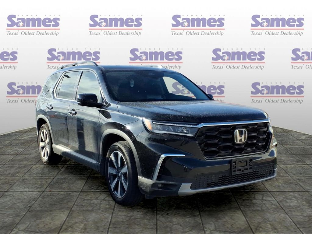 2025 Honda Pilot Touring 2WD's photo
