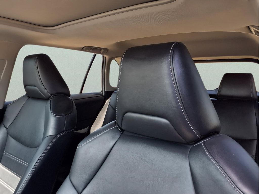 2021 Toyota RAV4 XLE Premium - Photo 16