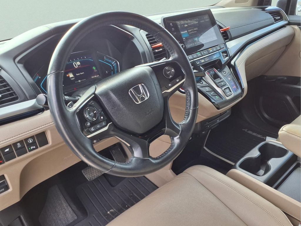2022 Honda Odyssey Touring - Photo 16