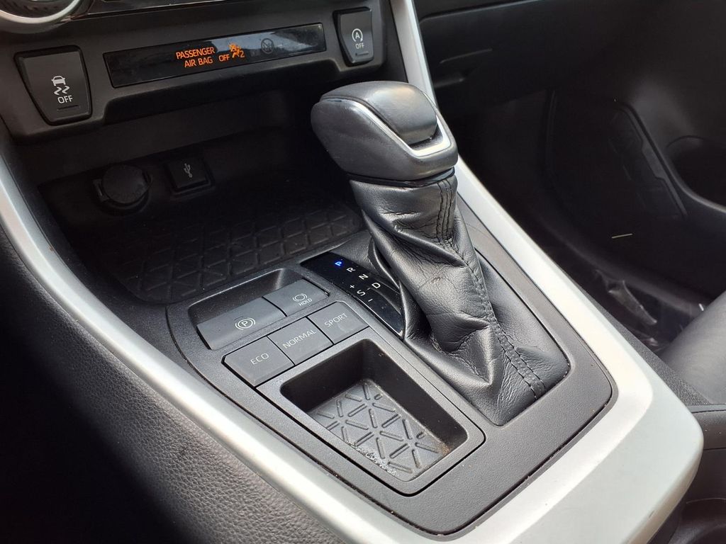2021 Toyota RAV4 XLE Premium - Photo 18