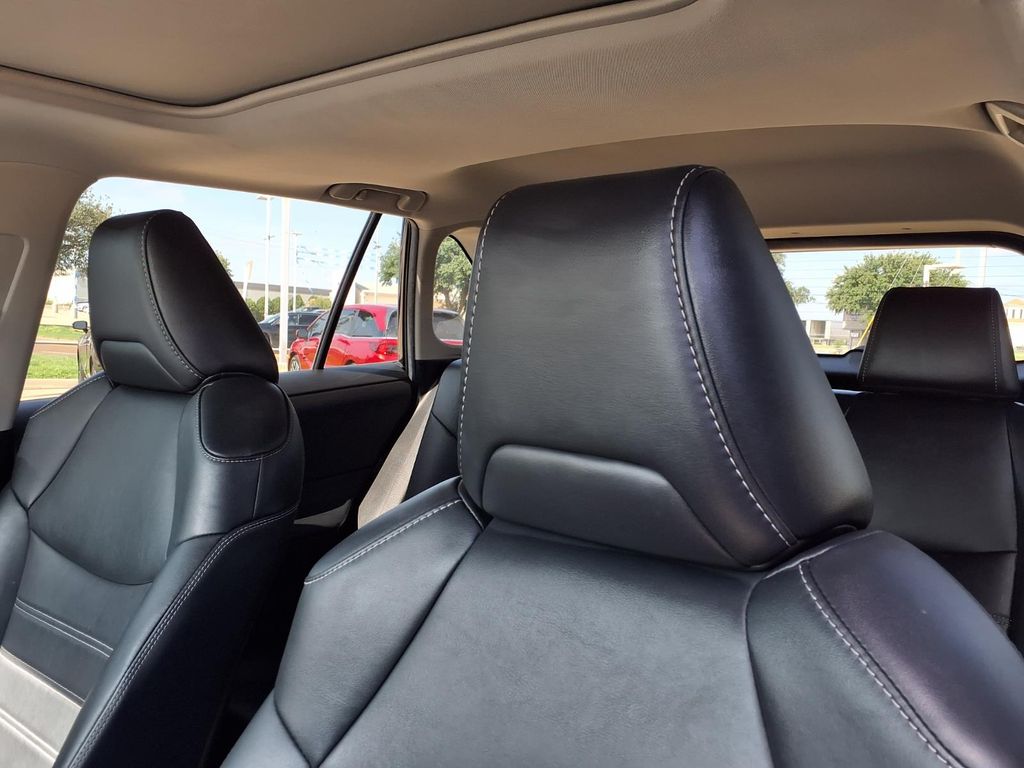 2021 Toyota RAV4 XLE Premium - Photo 17