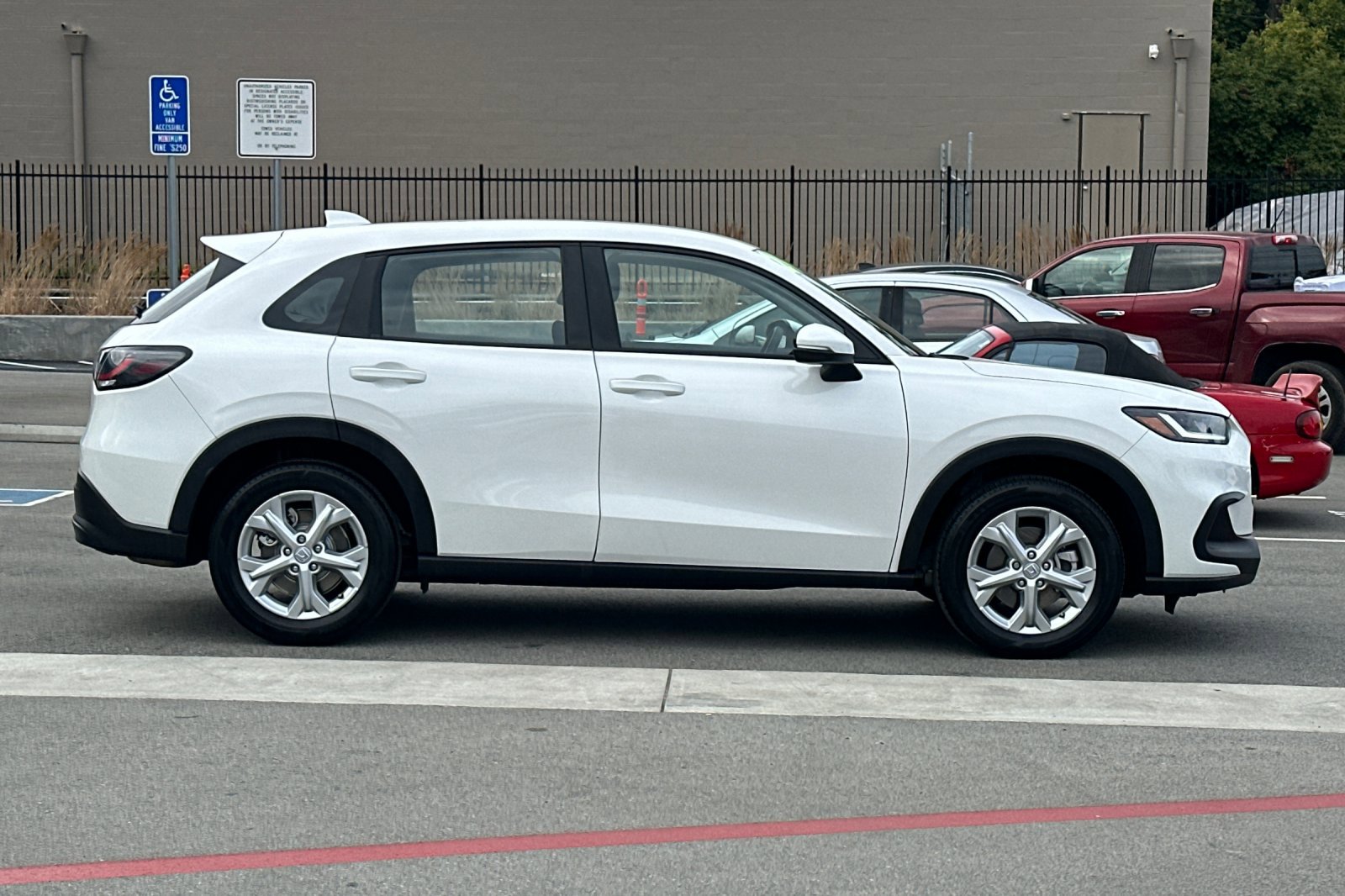 2024 Honda HR-V LX photo 2