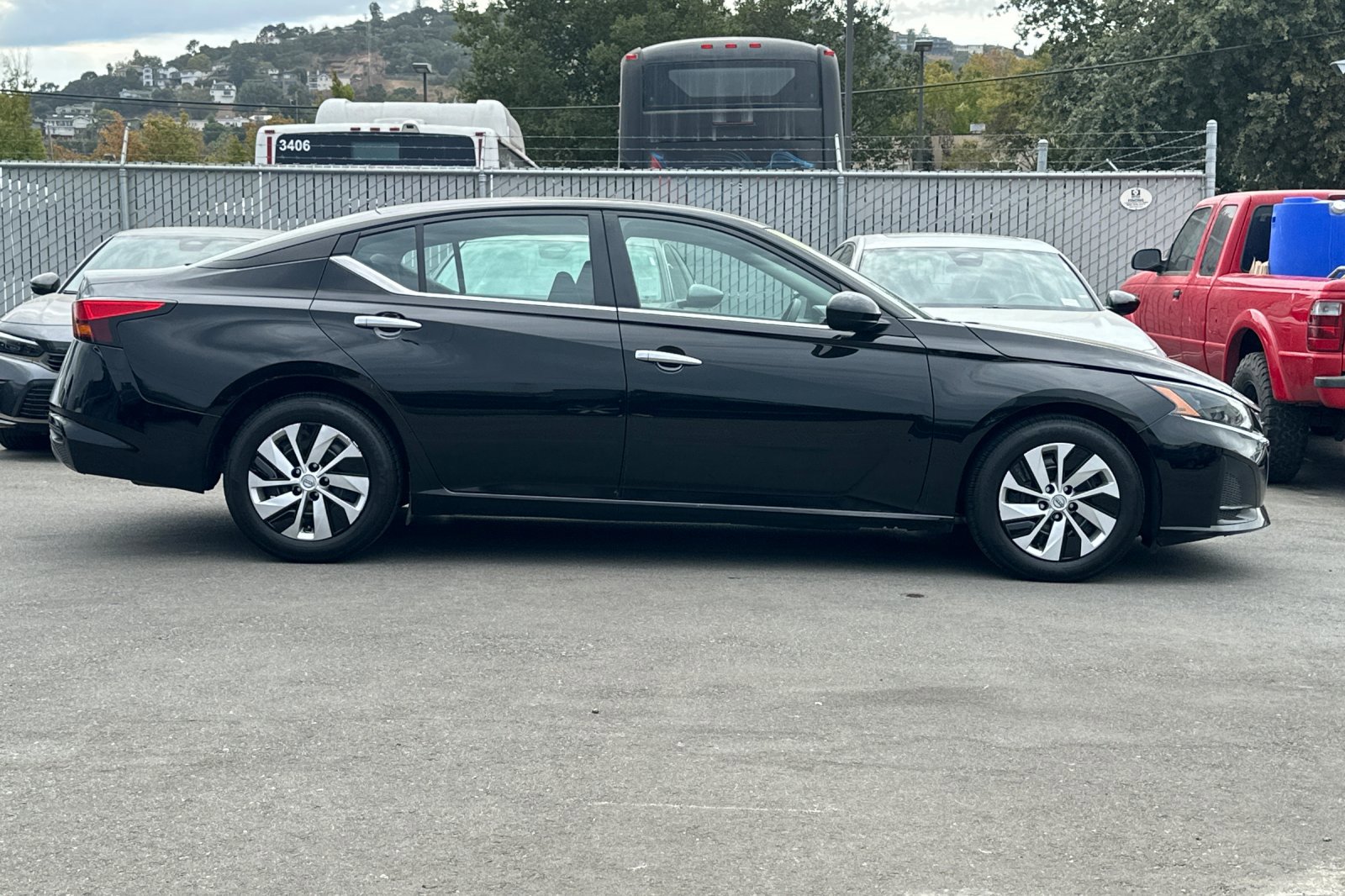 2023 Nissan Altima 2.5 S photo 2