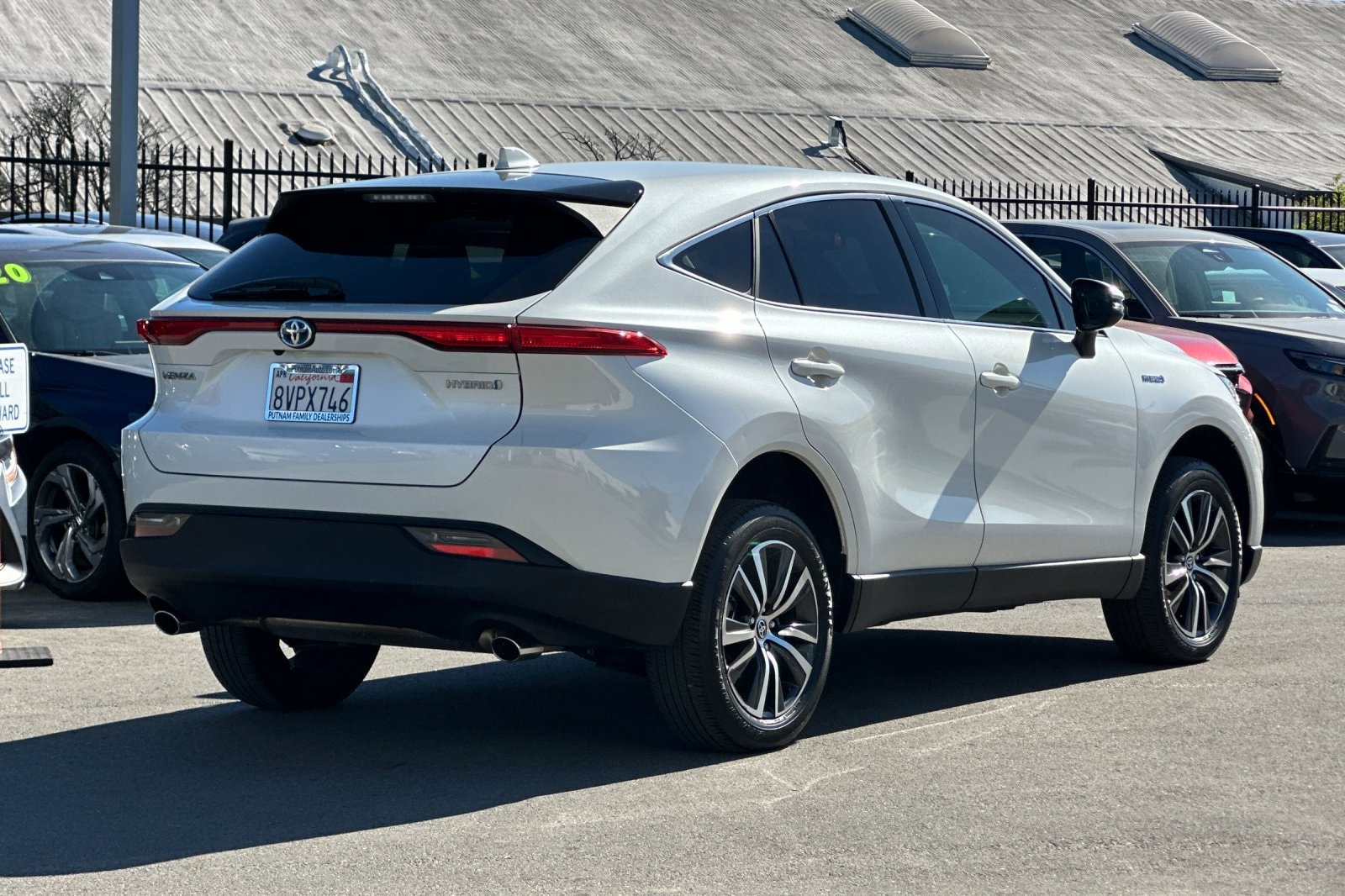 2021 Toyota Venza LE photo 3