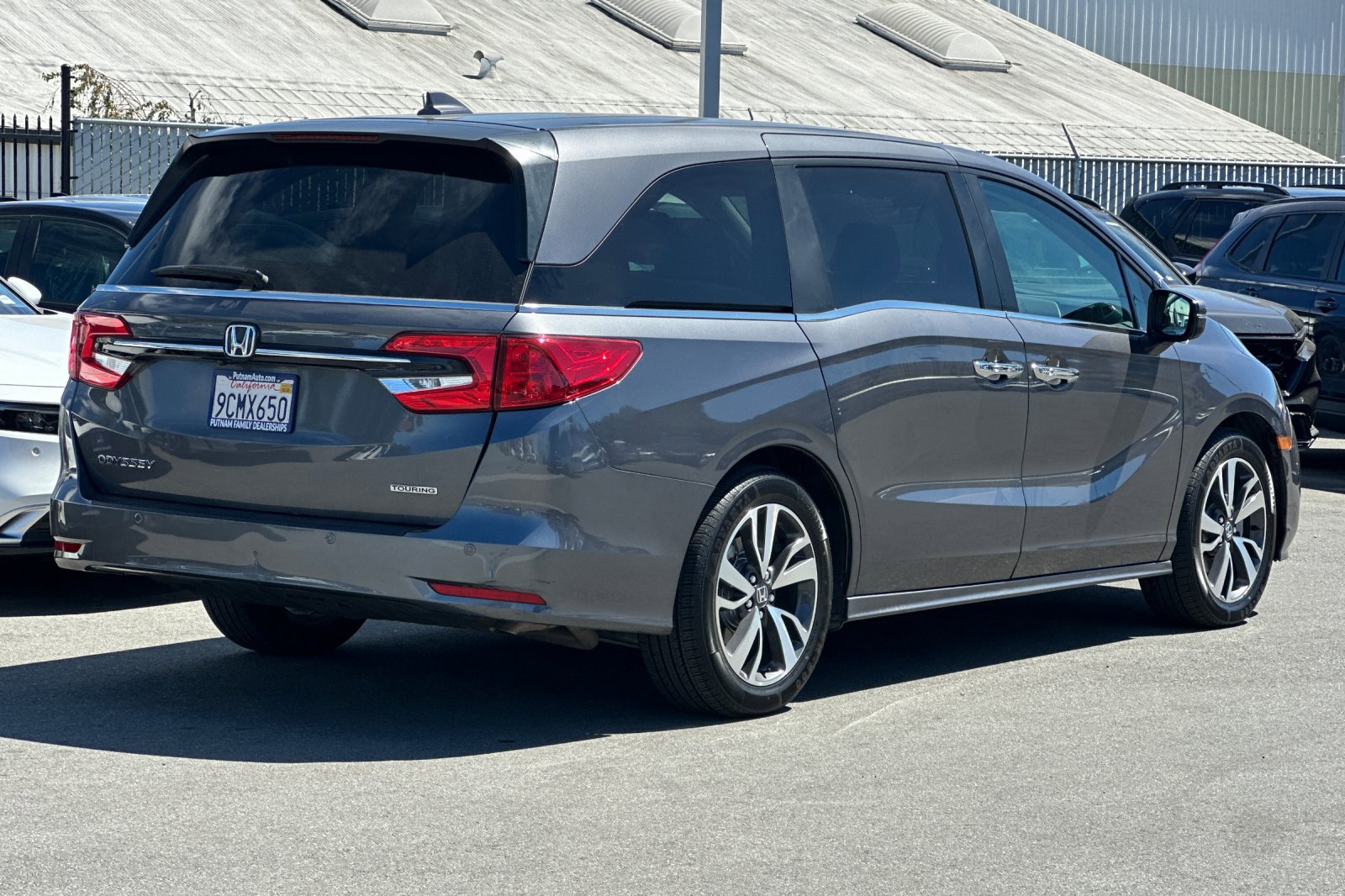 2023 Honda Odyssey Touring photo 3