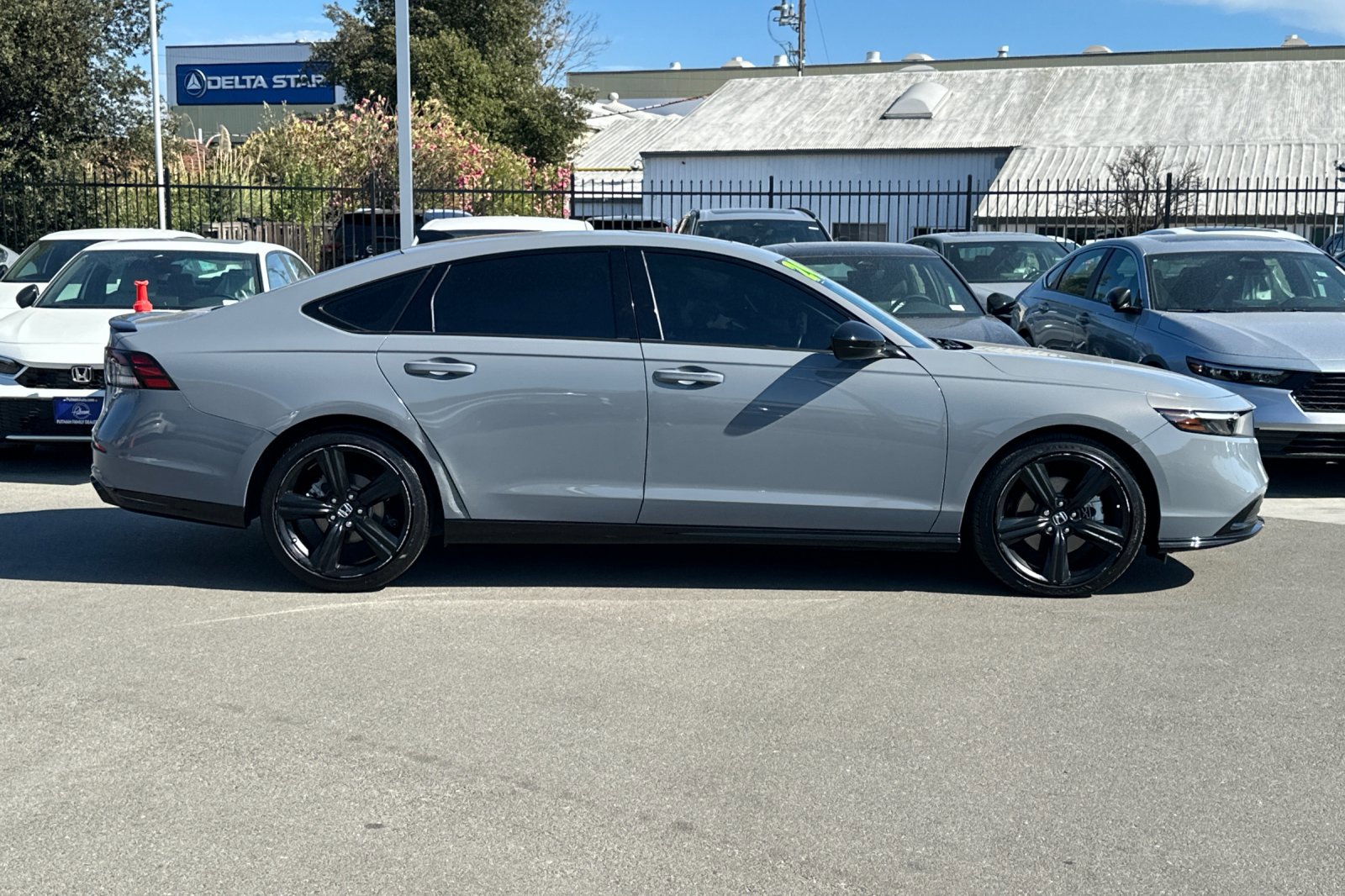 2023 Honda Accord Hybrid Sport-L photo 2