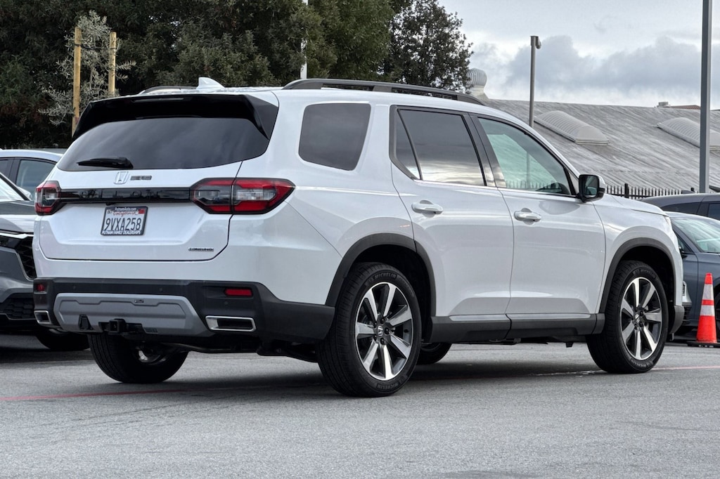 Certified 2025 Honda Pilot Touring SUV