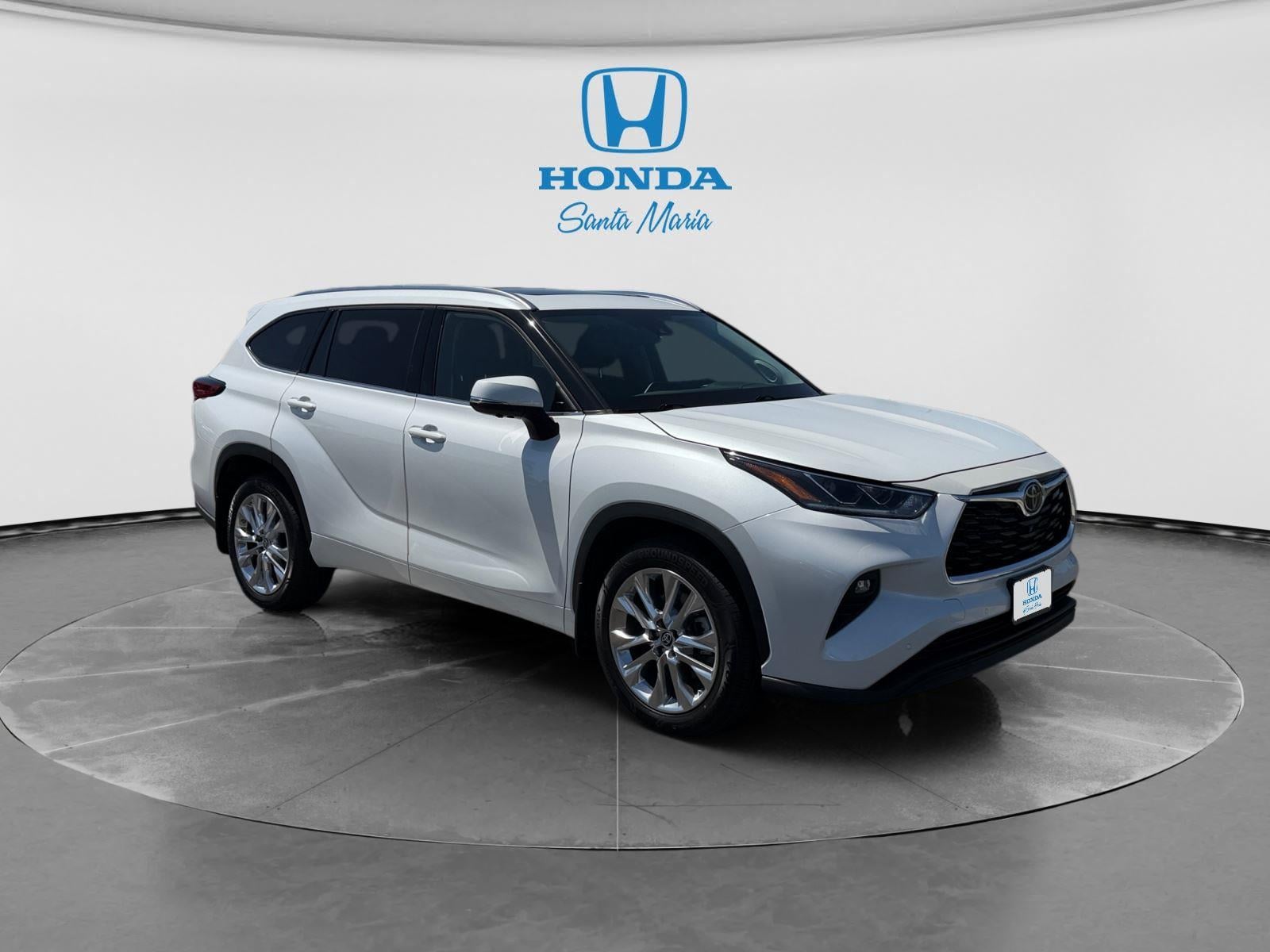 2023 Toyota Highlander Limited FWD's photo