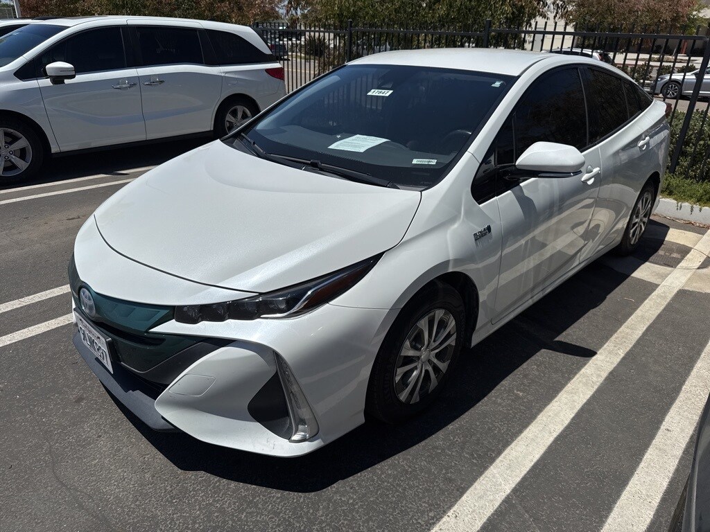 2017 Toyota Prius Prime Premium photo 2