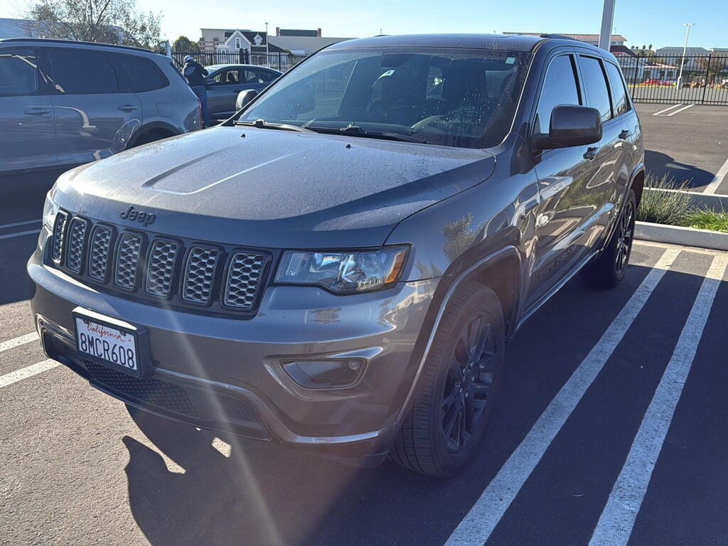 Used 2019 Jeep Grand Cherokee Laredo SUV