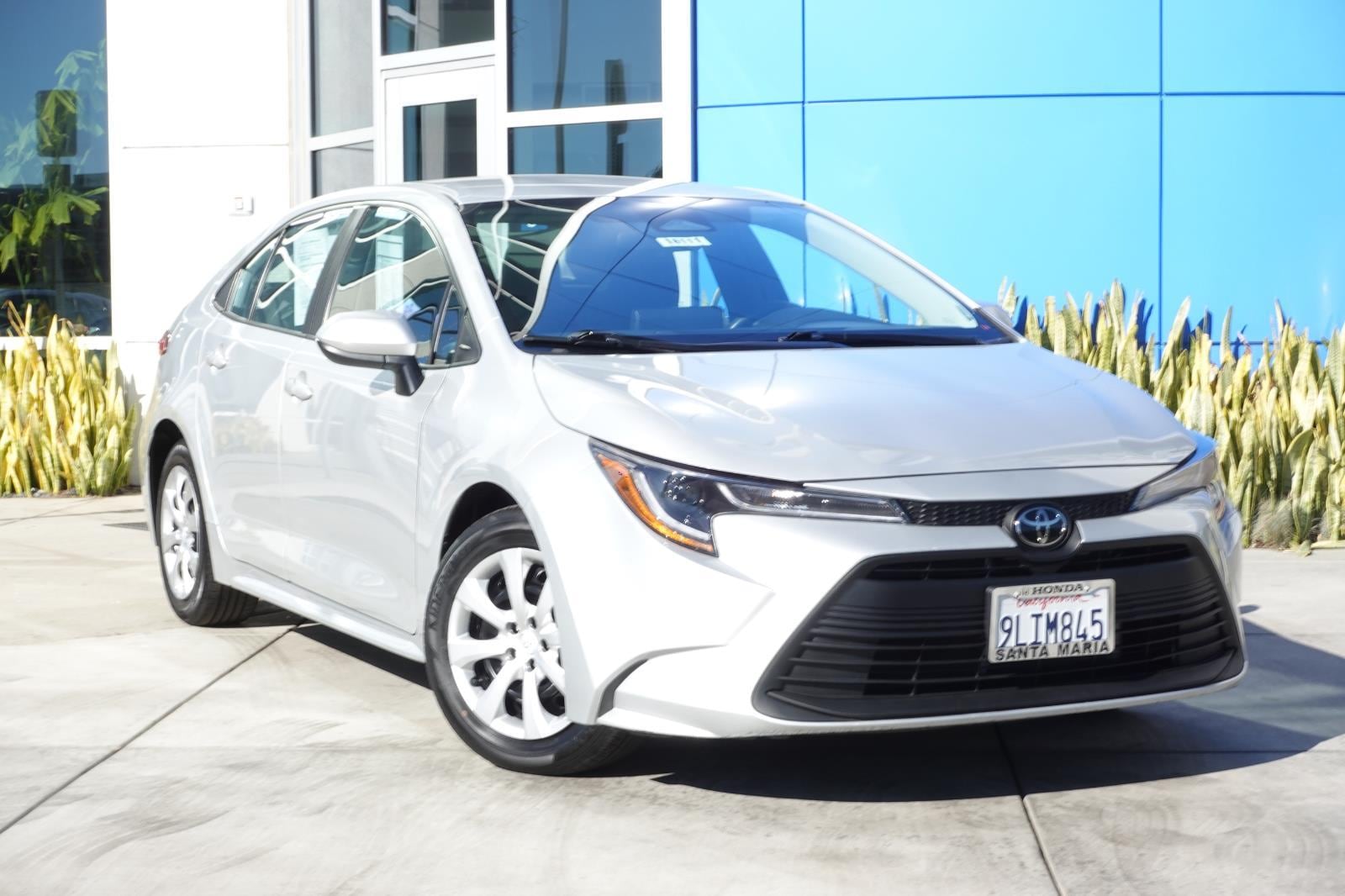 2024 Toyota Corolla LE's photo