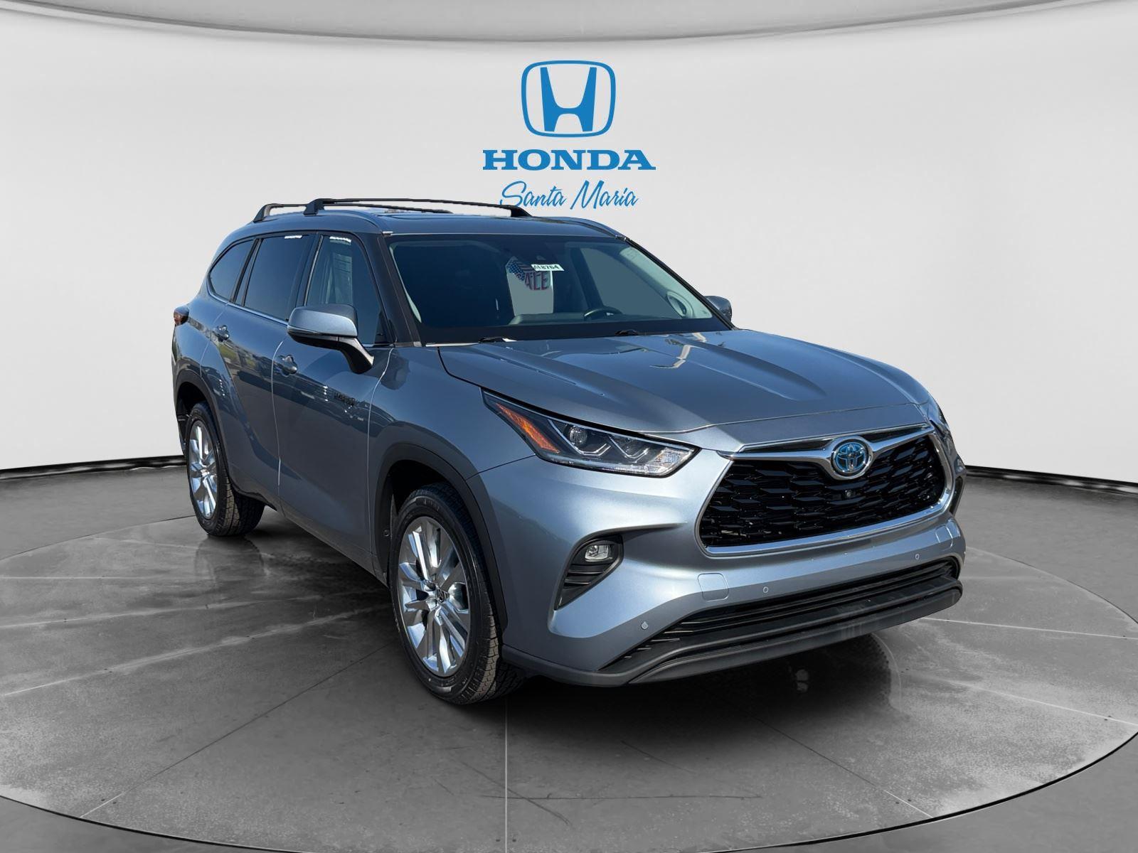 2021 Toyota Highlander Limited Hybrid 4x2's photo