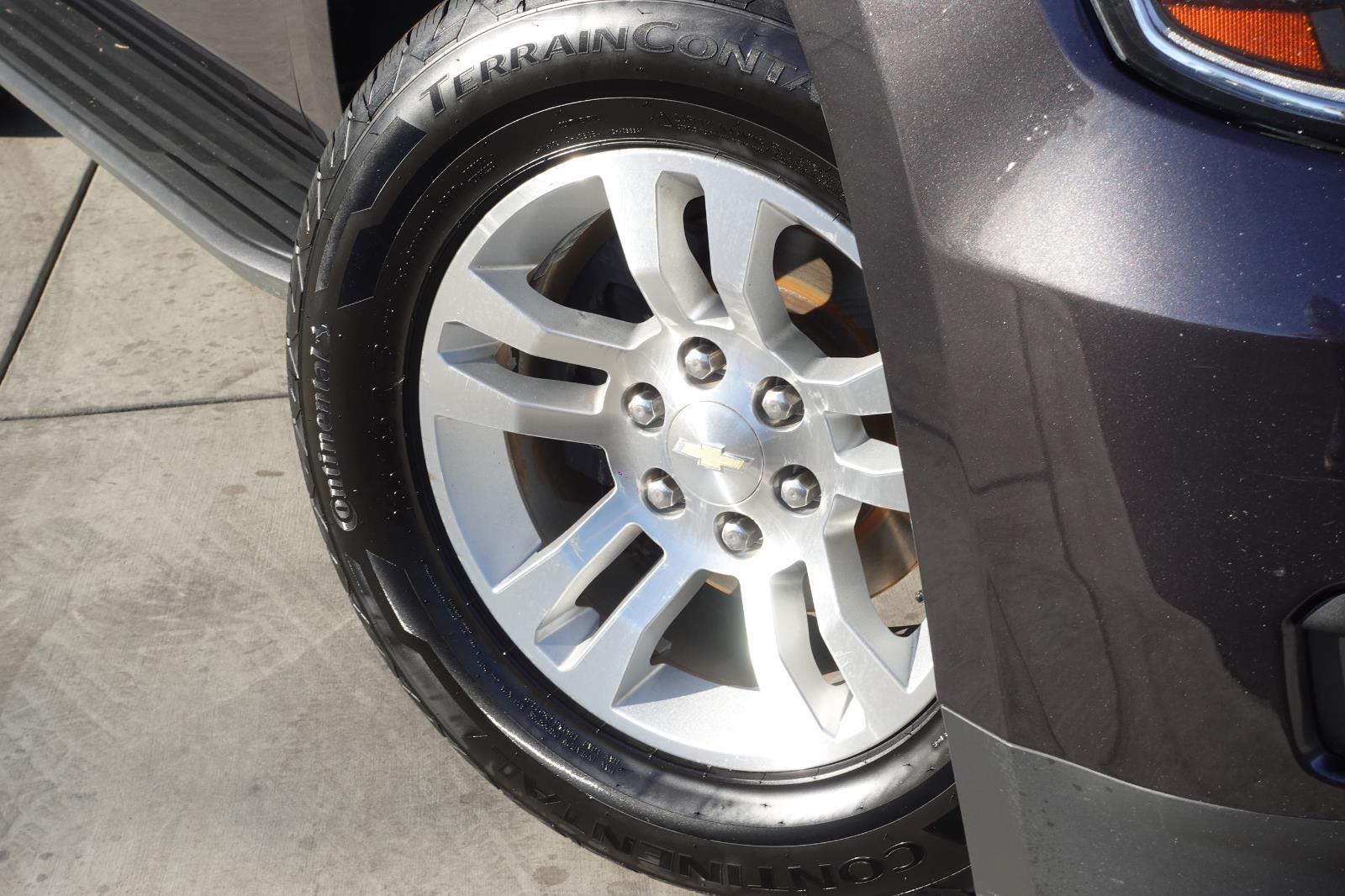 2015 Chevrolet Tahoe LT photo 3