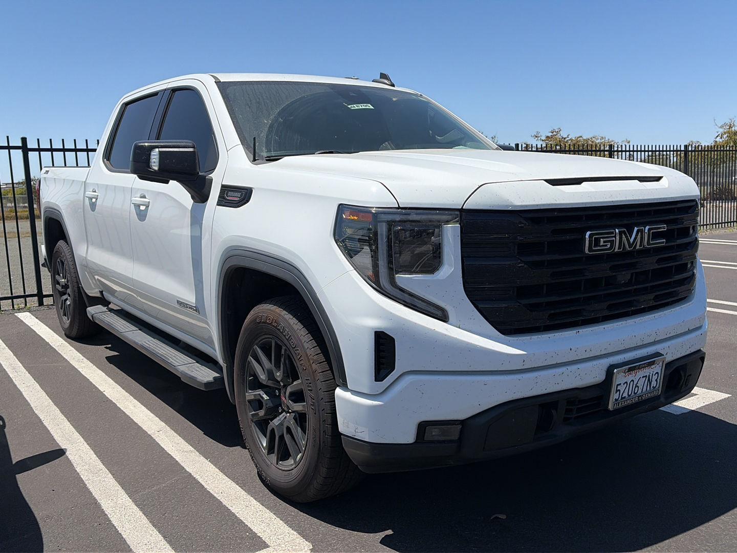 2022 GMC Sierra 4WD Crew Cab Short Box Elevation's photo