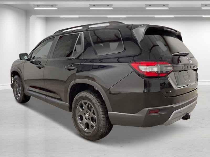 2025 Honda Pilot TrailSport photo 2