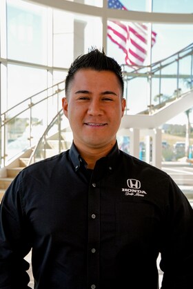 Staff member Victor Valdez from 1895da2bf3cd