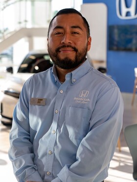 Staff member Darwin Avila from 1895da2bf3cd