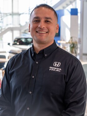 Staff member Sergio Farias from 1d7024649164