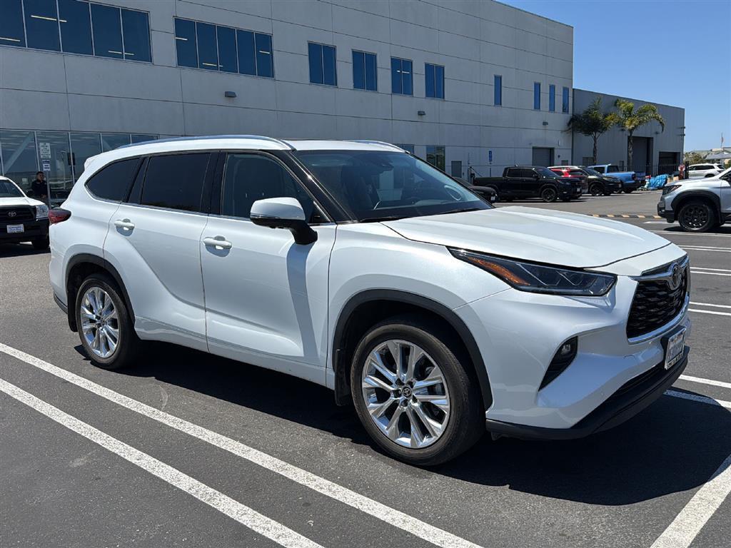 2023 Toyota Highlander Limited FWD's photo