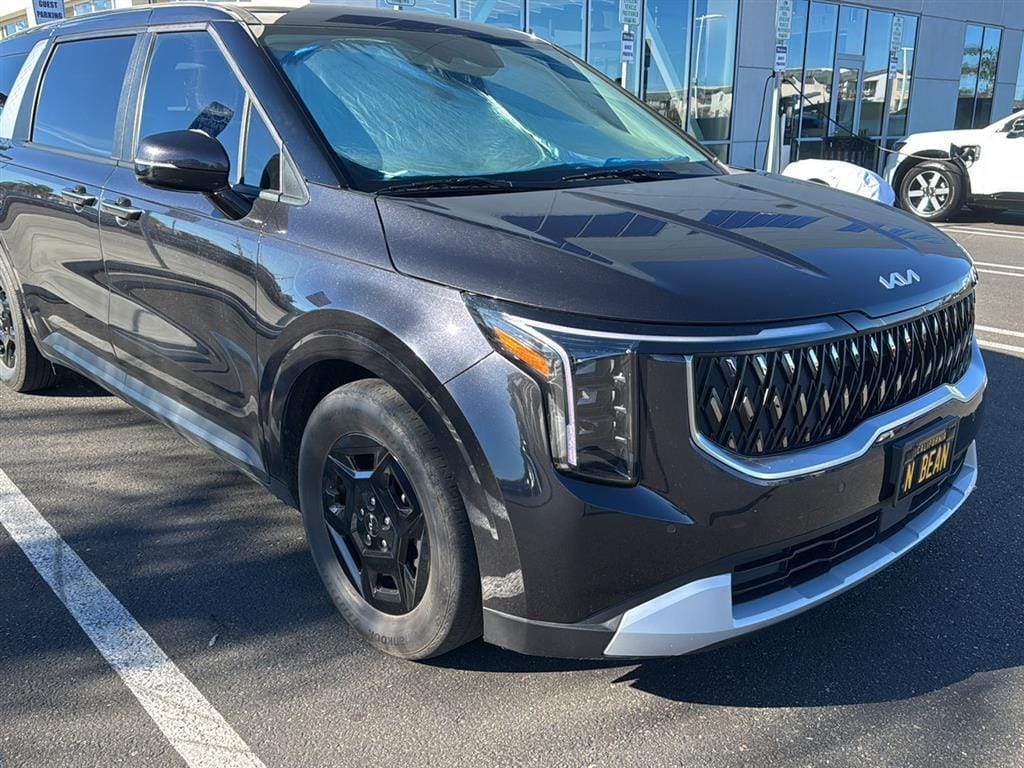 2025 Kia Carnival LX's photo