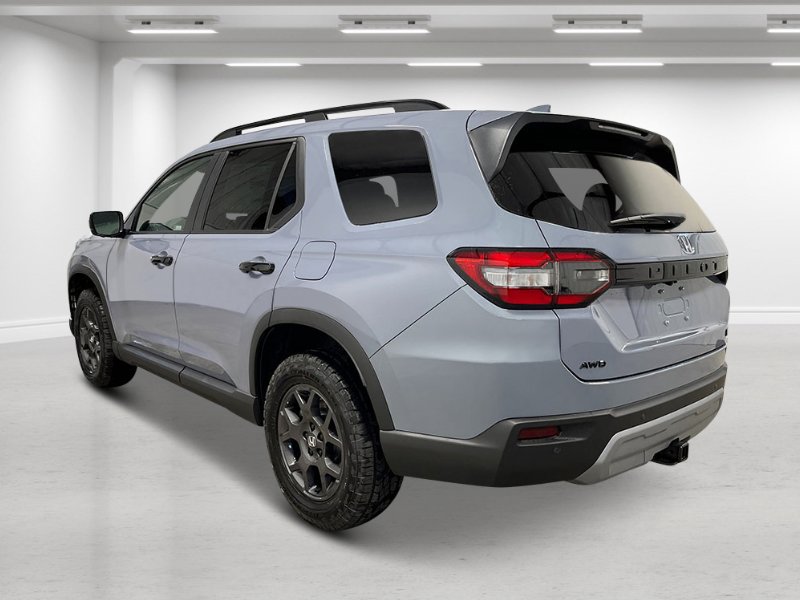 2025 Honda Pilot TrailSport photo 2