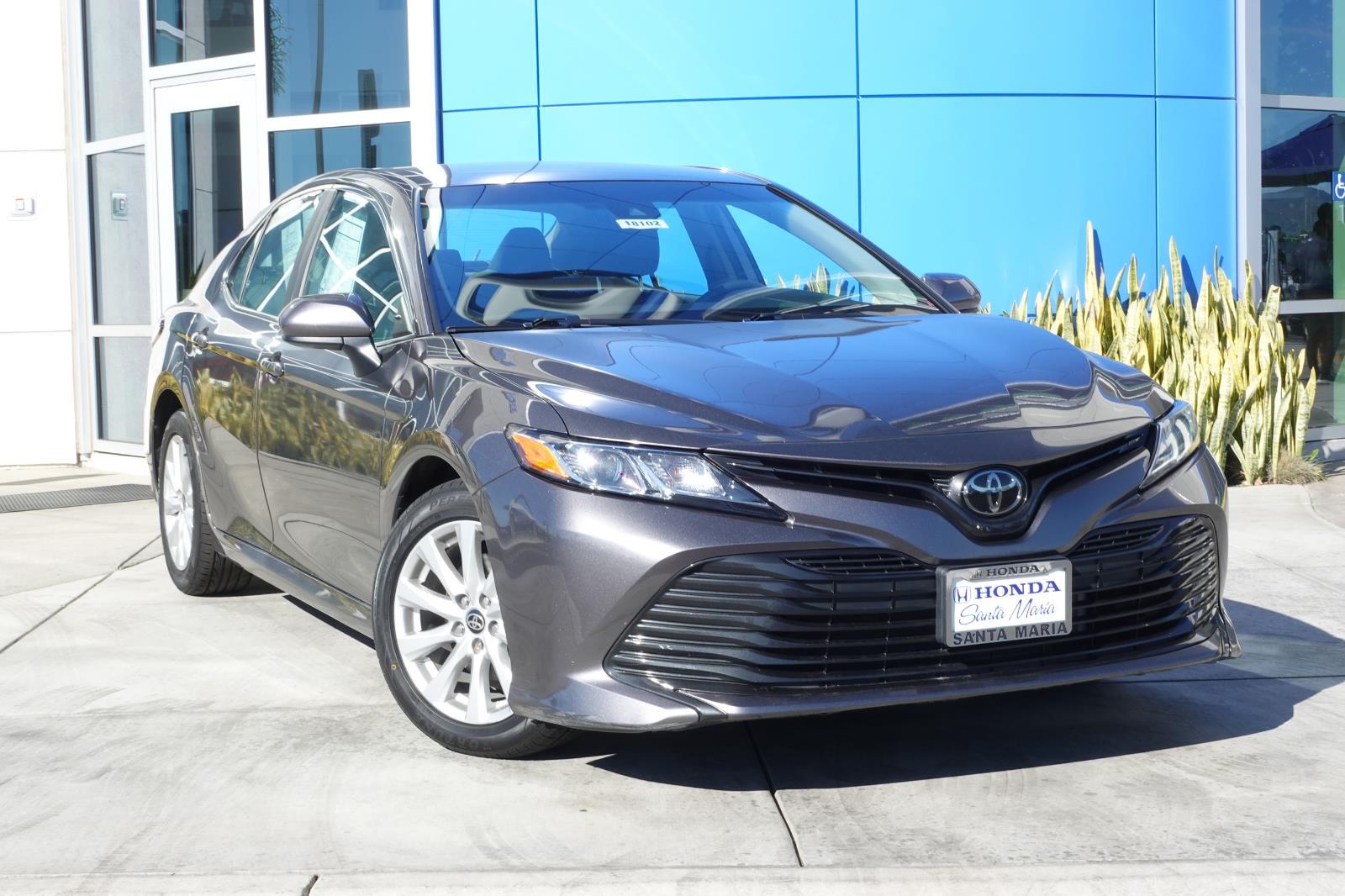 2020 Toyota Camry LE's photo