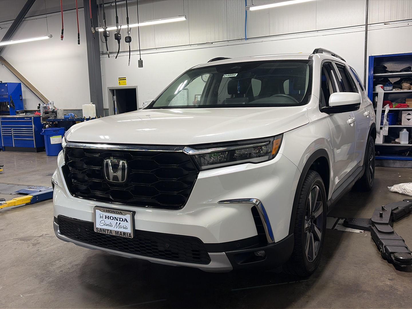2025 Honda Pilot Touring - Photo 2
