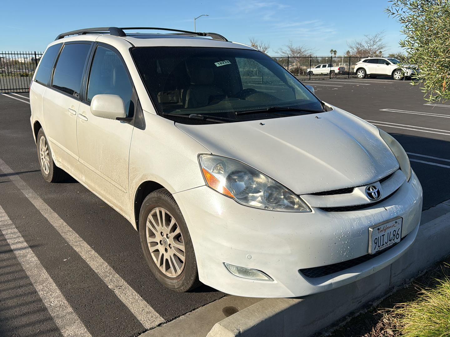 2010 Toyota Sienna XLE's photo