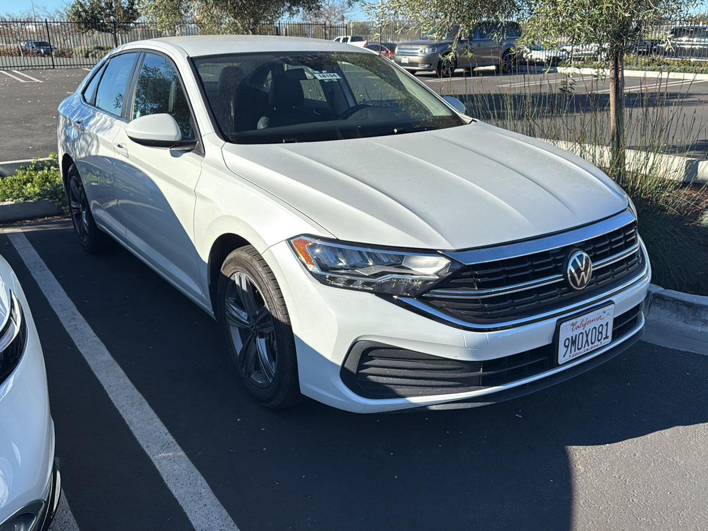 2024 Volkswagen Jetta SE's photo