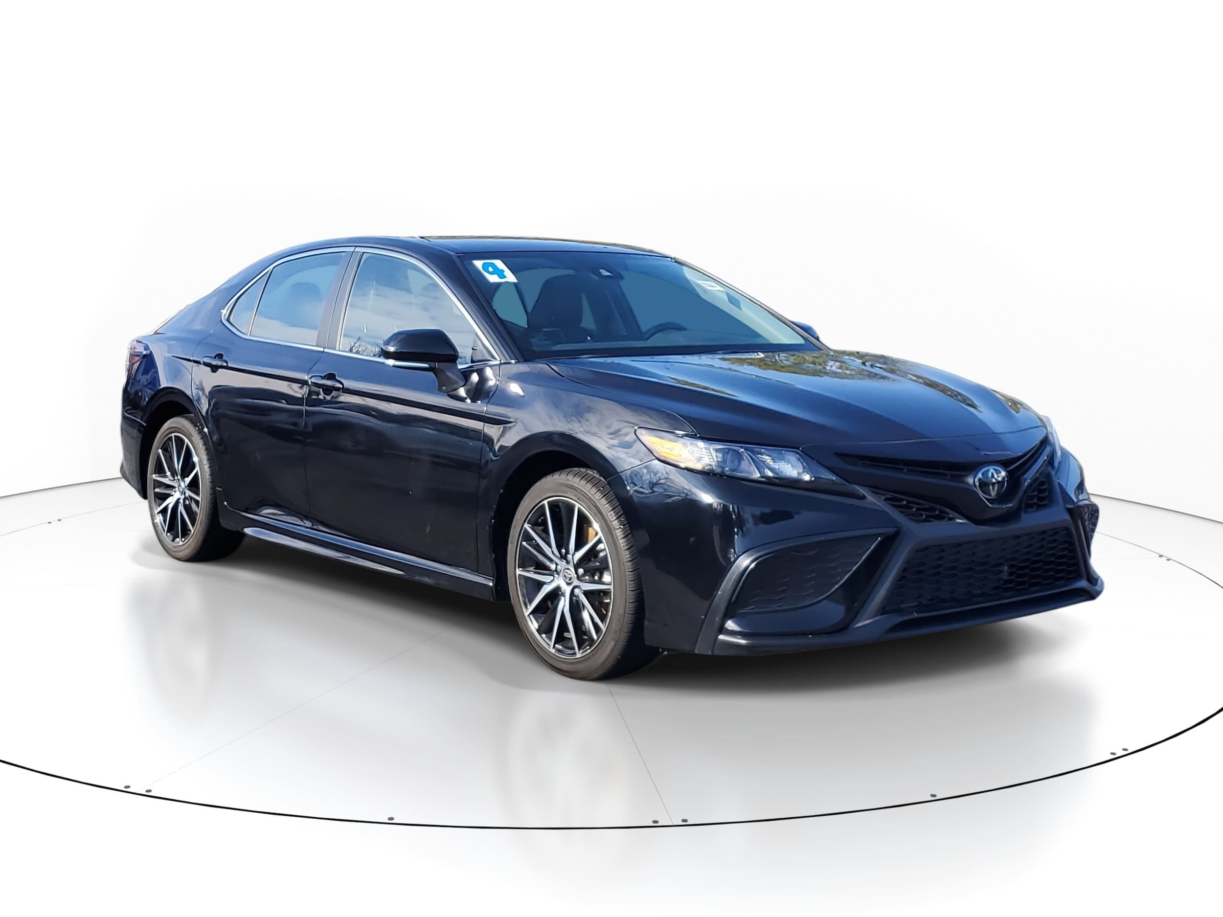 2024 Toyota Camry SE's photo