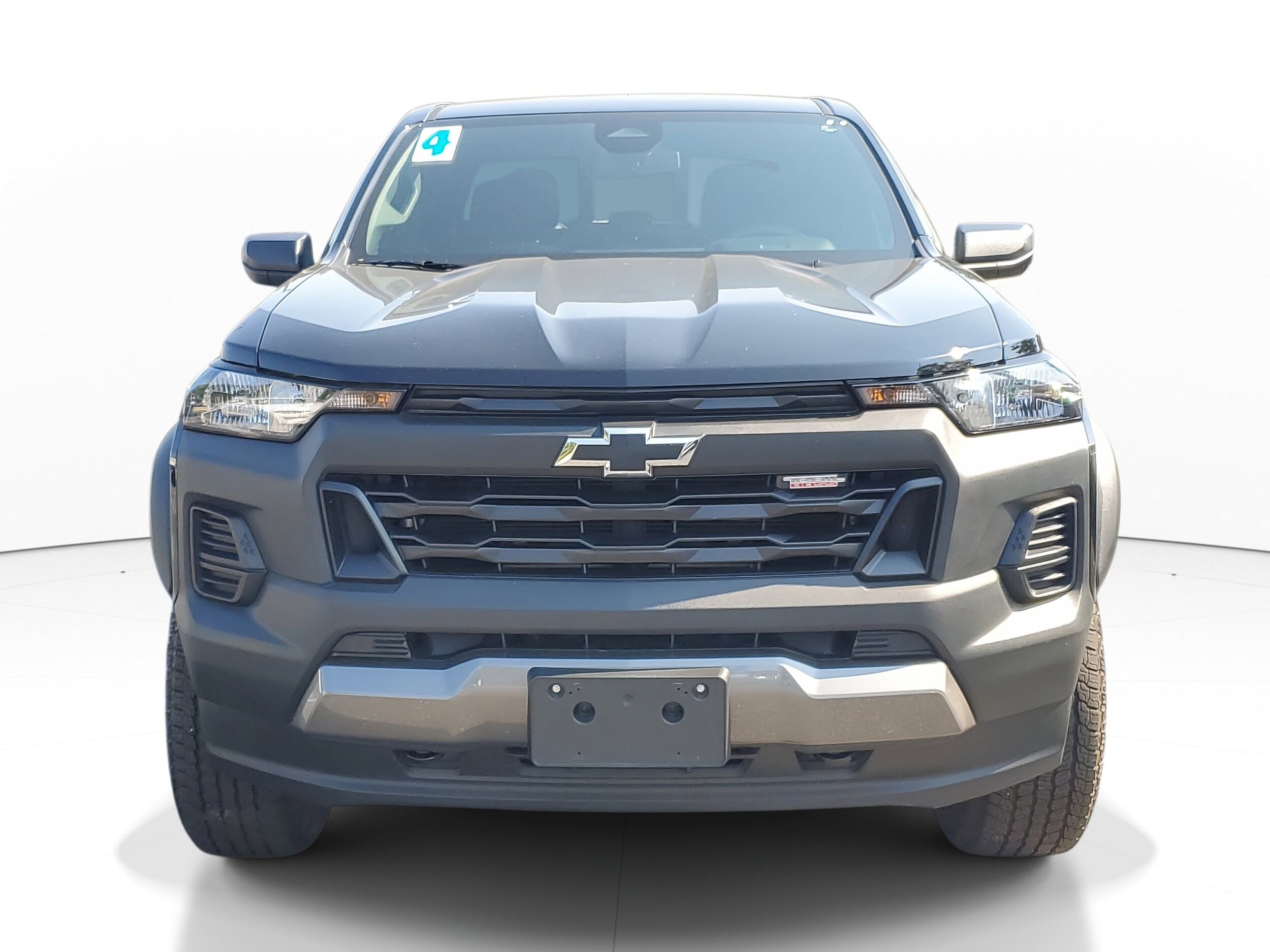 2024 Chevrolet Colorado Trail Boss photo 2