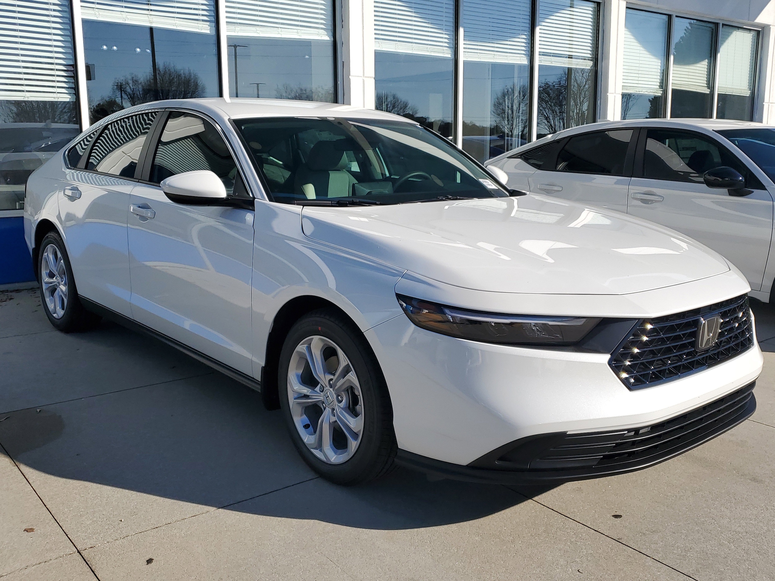 2025 Honda Accord LX's photo