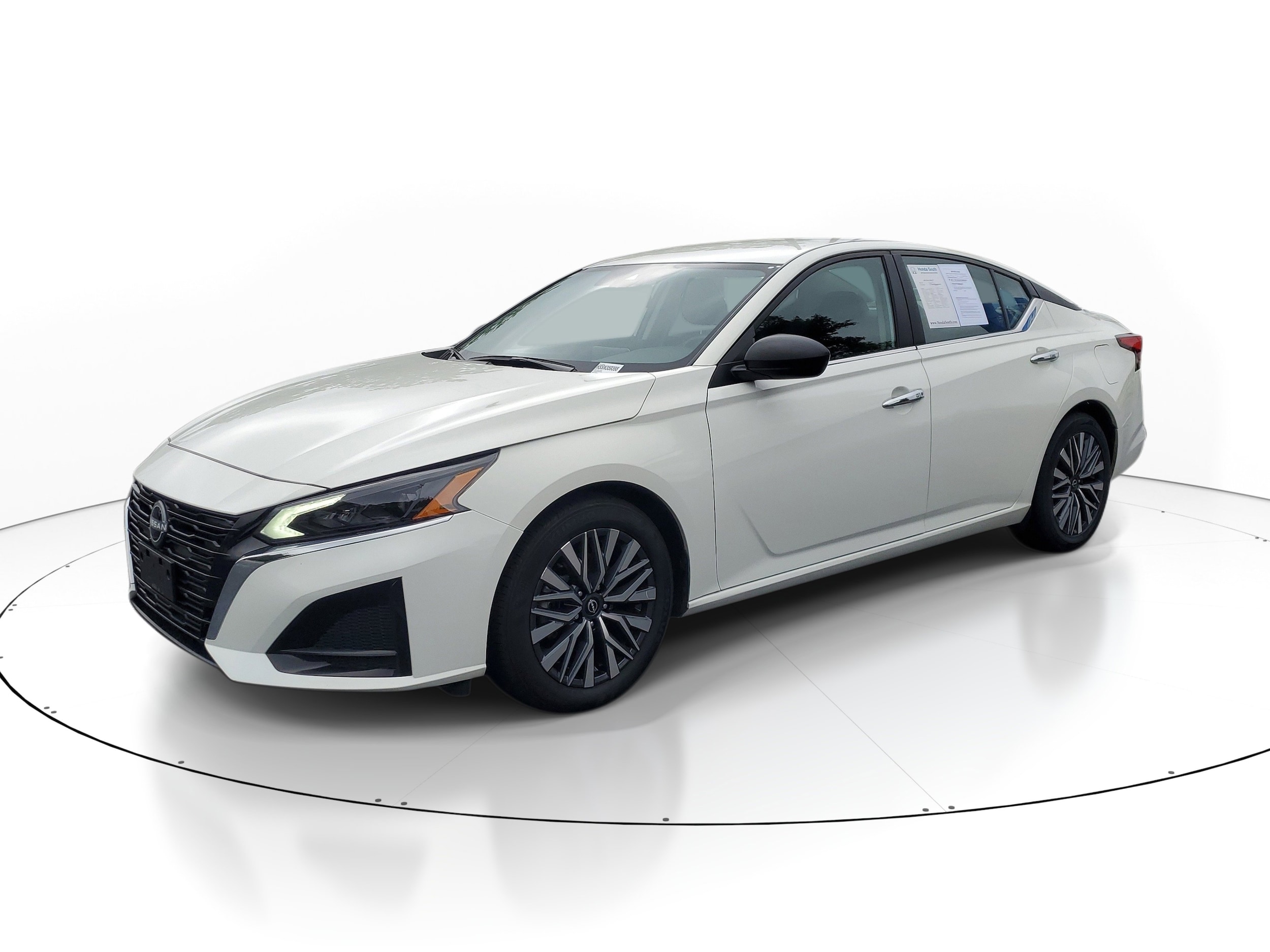2025 Nissan Altima SV - Photo 3