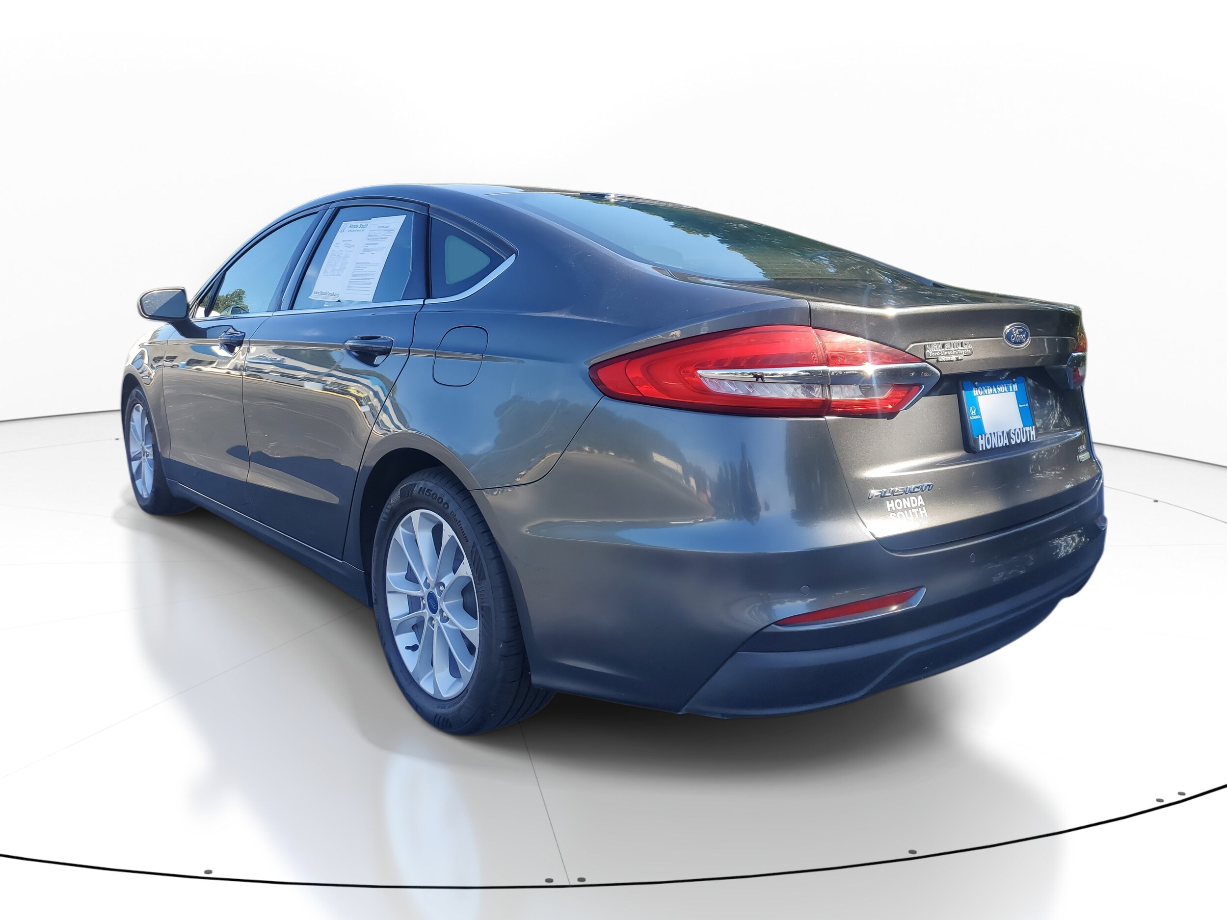 2020 Ford Fusion SE photo 4