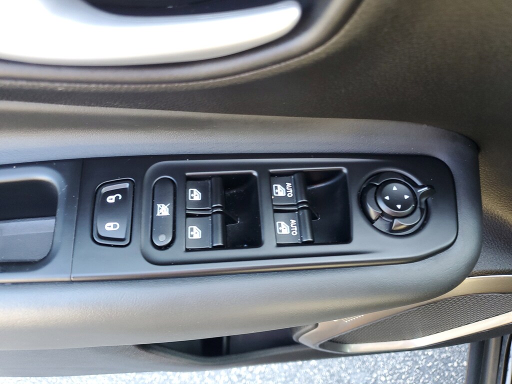 2023 Jeep Renegade Latitude Upland photo 17