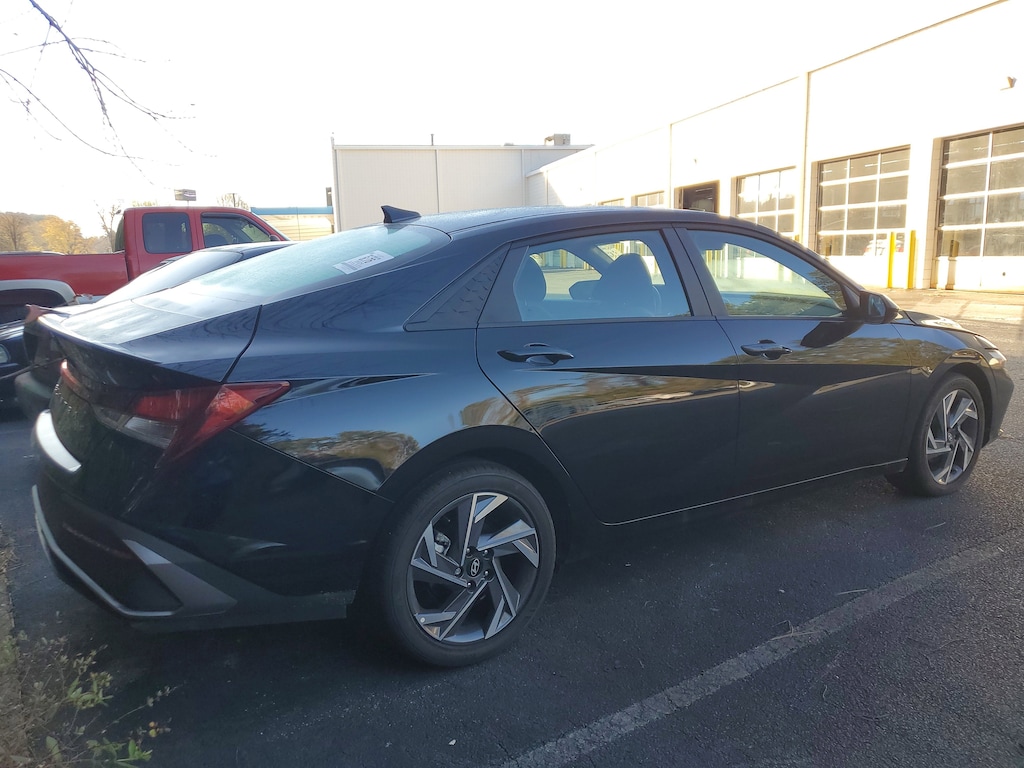 Used 2025 Hyundai Elantra SEL Sport Sedan