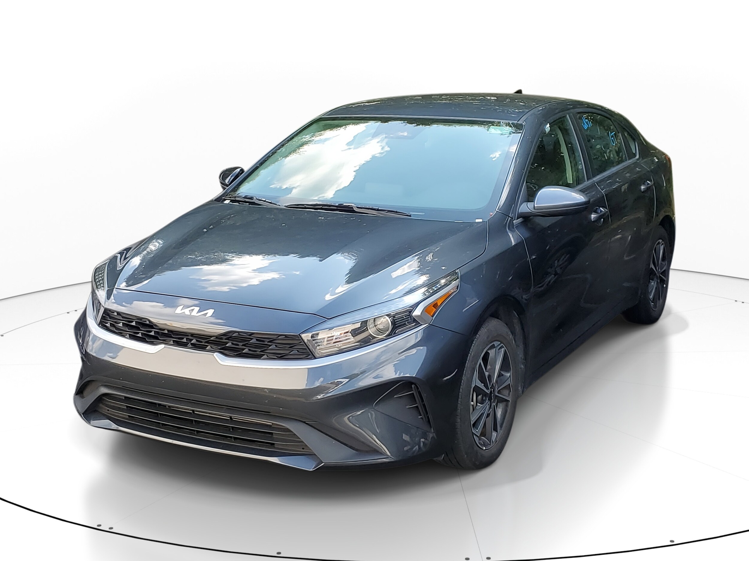 2024 Kia Forte LXS photo 3