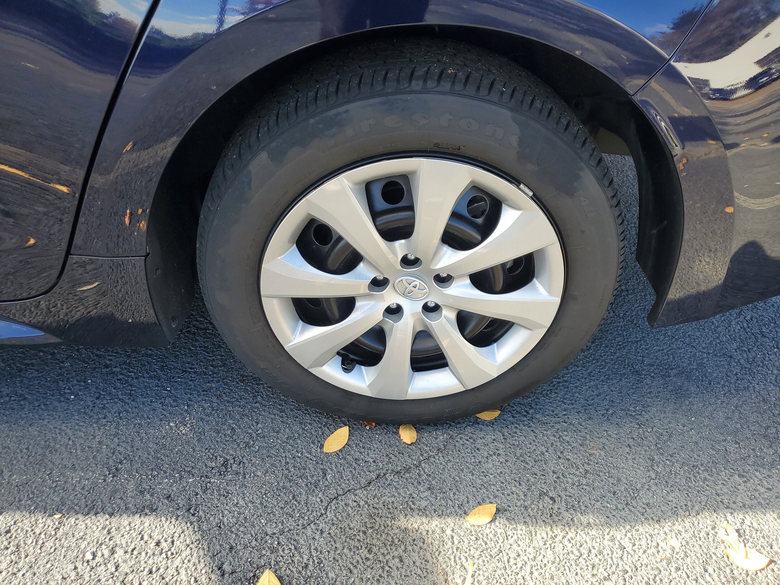 2024 Toyota Corolla LE photo 2