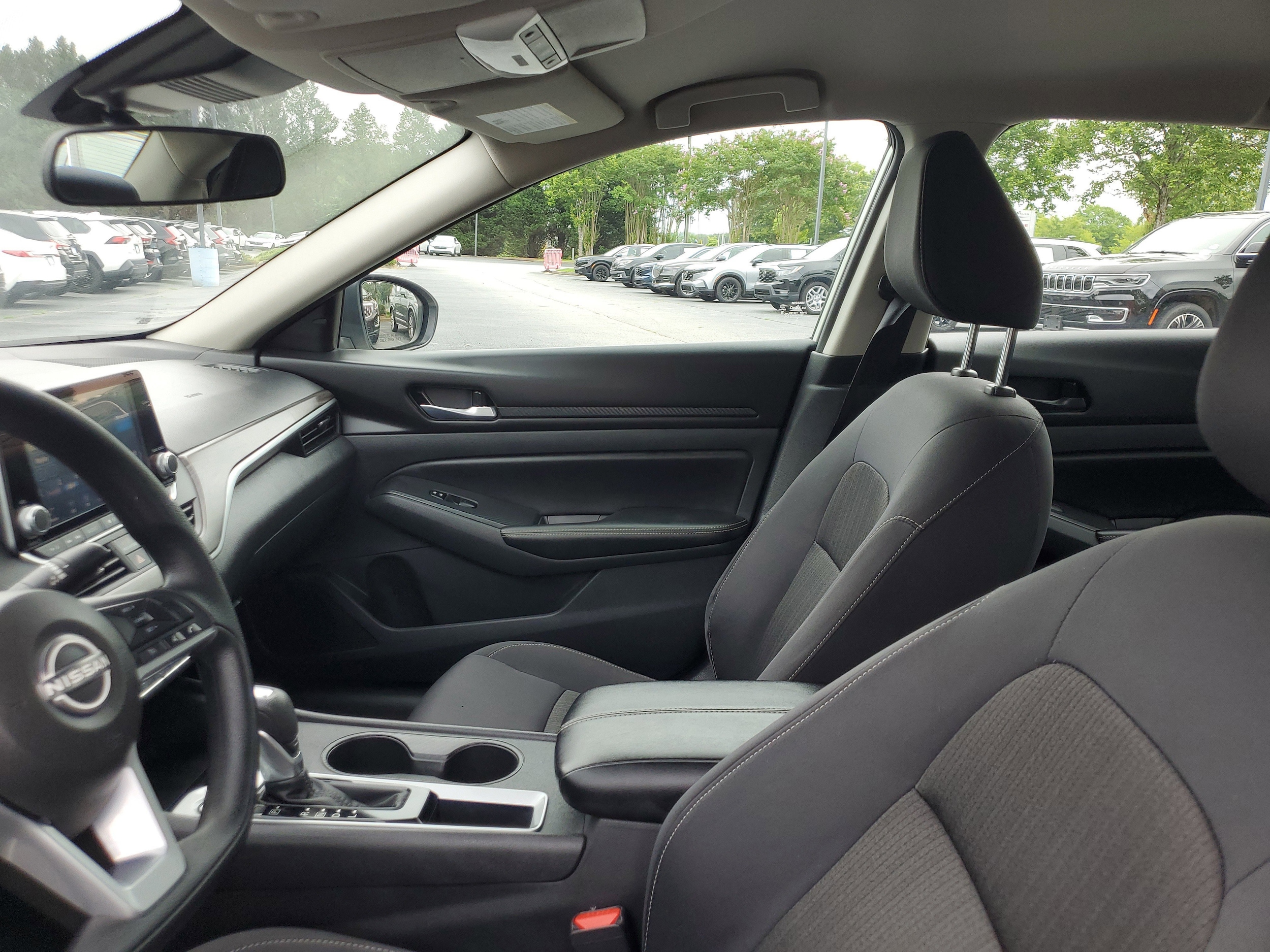 2025 Nissan Altima SV - Photo 17